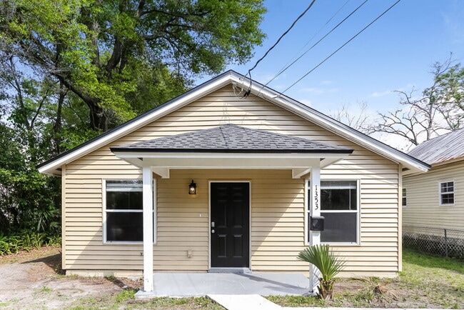 property at 1353 Palmetto St