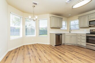 211 Dove Meadows Ln in Krum, TX - Building Photo - Building Photo