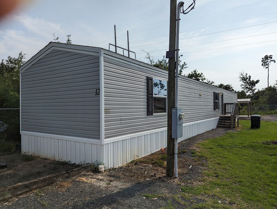 1401 Transmitter Rd in Panama City, FL - Building Photo