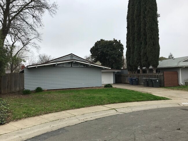 2717 El Segundo Dr in Rancho Cordova, CA - Foto de edificio - Building Photo