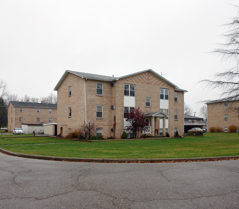 1997 Wolosyn Cir in Youngstown, OH - Foto de edificio