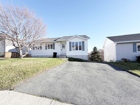 9 Edgecombe Dr in St John's, NL - Building Photo