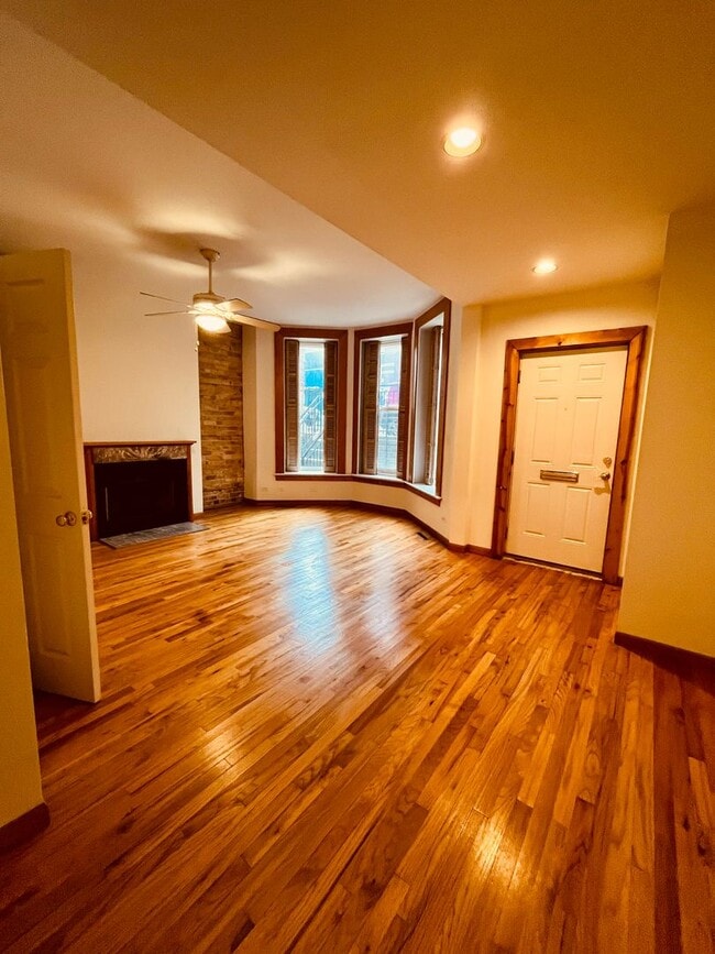 property at 1827 N Clybourn Ave
