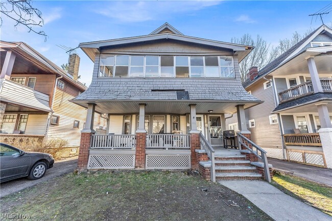 property at 915 Helmsdale Rd