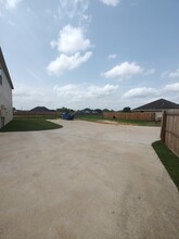 5670 Shadowbend Cir N in Lumberton, TX - Foto de edificio - Building Photo