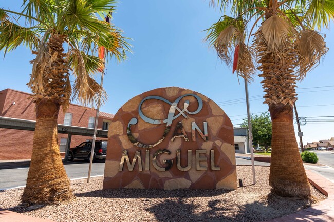 San Miguel in El Paso, TX - Foto de edificio - Building Photo