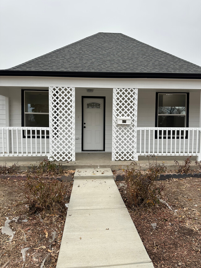 property at 615 Lowell Blvd