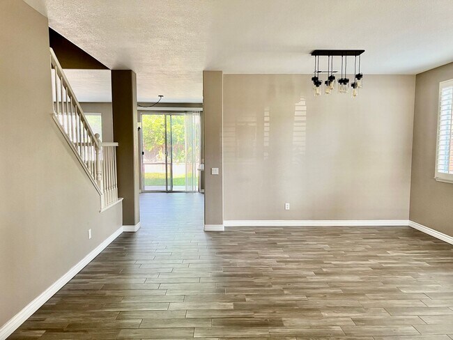 7050 Larkspur Ave in Corona, CA - Building Photo - Building Photo