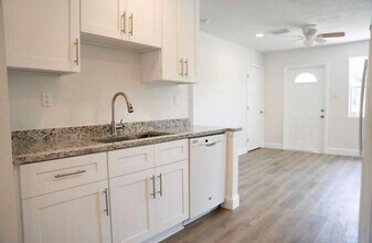 2317 NW 15th Ct in Fort Lauderdale, FL - Building Photo - Building Photo