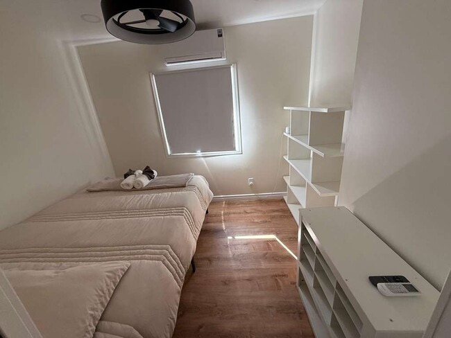 1157 W 2nd St, Unit 1157 W 2nd St, San Pedro, CA 90731 in San Pedro, CA - Foto de edificio - Building Photo