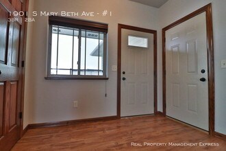 1901 Mary Beth Ave-Unit -#1 in Sioux Falls, SD - Building Photo - Building Photo