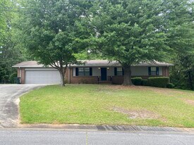 1700 Sharon Ln in Jasper, AL - Building Photo