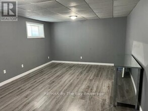4 61st St S in Wasaga Beach, ON - Building Photo - Building Photo