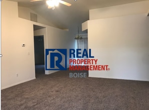 625 E French Creek Ct in Nampa, ID - Building Photo - Building Photo