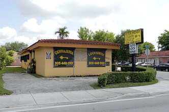 4401 W Flagler St in Miami, FL - Foto de edificio - Building Photo
