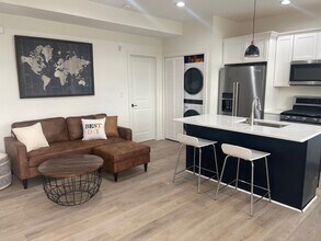 17 Highland St, Unit #202 in Morgantown, WV - Building Photo - Building Photo