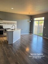 18302 114th Ave E in Puyallup, WA - Foto de edificio - Building Photo