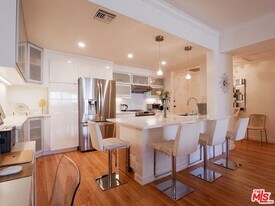 2276 S Beverly Glen Blvd in Los Angeles, CA - Building Photo