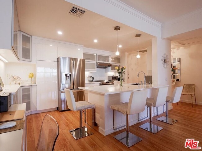 property at 2276 S Beverly Glen Blvd