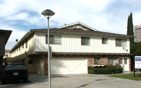 319 N Kenwood St in Glendale, CA - Foto de edificio - Building Photo