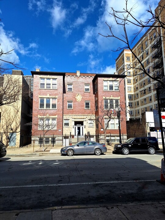 934 W Wilson Ave in Chicago, IL - Building Photo