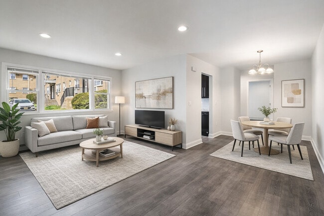 Village Arms Apartments in Phillipsburg, NJ - Building Photo - Building Photo