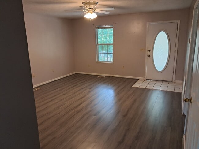 121 Oak Dr, Unit B in Dickson, TN - Building Photo - Building Photo