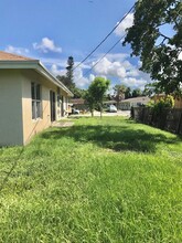 4613 Myla Ln in West Palm Beach, FL - Building Photo - Building Photo