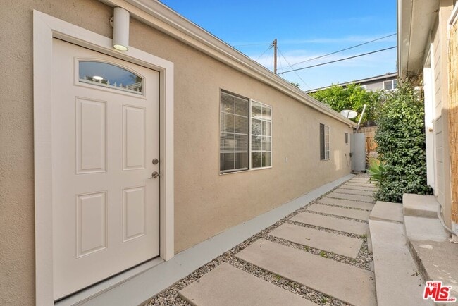 2279 India St in Los Angeles, CA - Building Photo - Building Photo