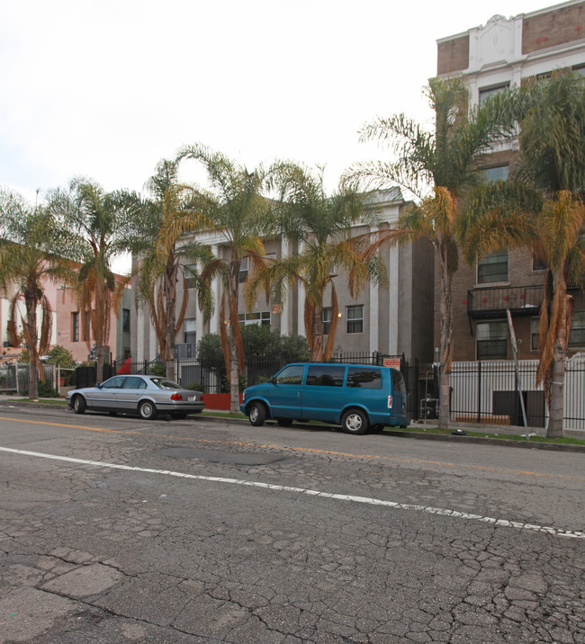 Empress Apartments in Los Angeles, CA - Foto de edificio - Building Photo