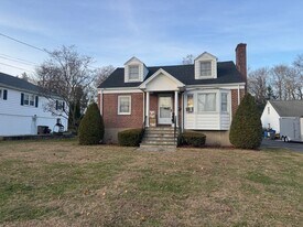 73 Turner Rd in Stamford, CT - Building Photo