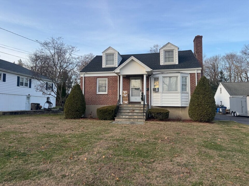 73 Turner Rd in Stamford, CT - Building Photo