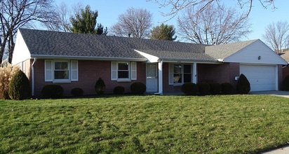 1240 Crestview Dr in Troy, OH - Building Photo - Building Photo