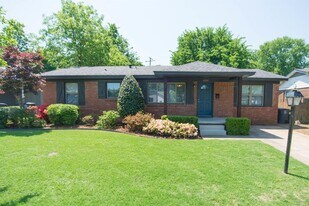 6010 E 18th St in Tulsa, OK - Building Photo