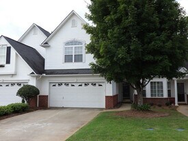 402 Cliffview Ct in Greer, SC - Building Photo