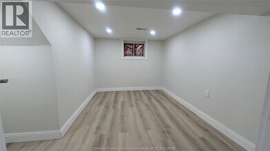 3243 Millen St in Windsor, ON - Foto de edificio - Building Photo