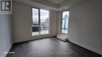 715 Davis Dr in Newmarket, ON - Building Photo - Building Photo