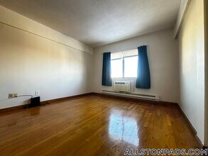1110 Commonwealth Ave in Boston, MA - Foto de edificio - Building Photo