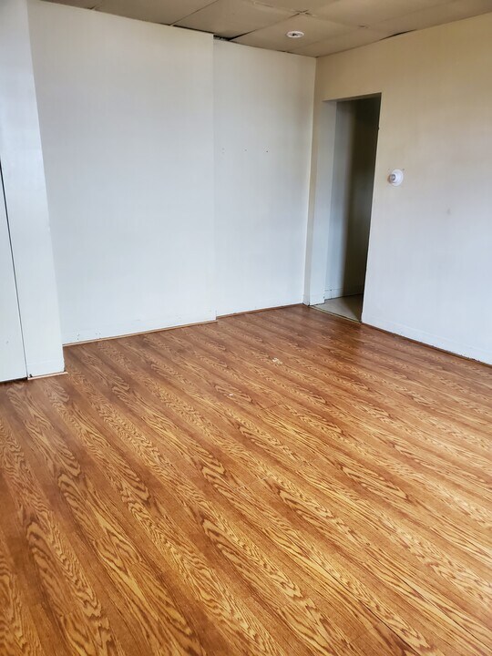 1107 6th Ave in Beaver Falls, PA - Building Photo