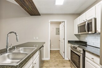 4051 Hidden Hollow Dr in Gainesville, GA - Foto de edificio - Building Photo