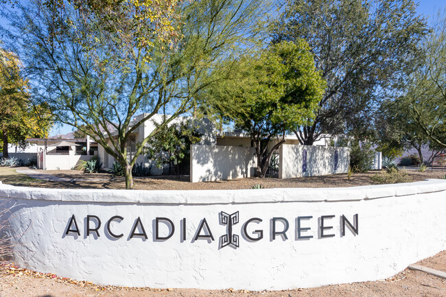 Arcada Green in Phoenix, AZ - Building Photo - Building Photo