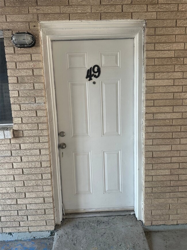 property at 516 Holiday Dr