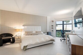 1111 Crandon Blvd, Unit B101 in Key Biscayne, FL - Foto de edificio - Building Photo