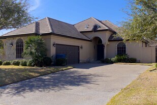 10614 Kirby Dr in Laredo, TX - Building Photo