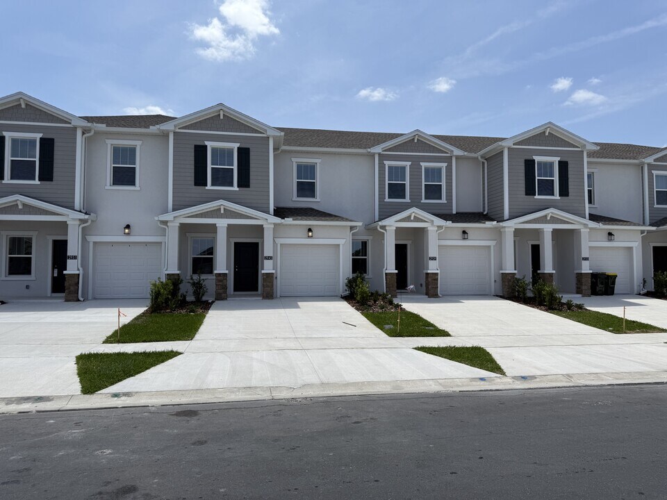 2945 Prosperity Wy in Clermont, FL - Building Photo