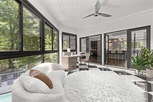 4 W Wesley Ridge in Atlanta, GA - Building Photo