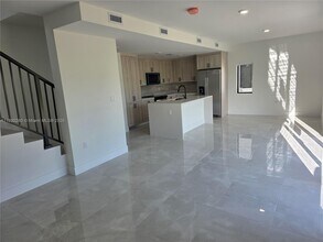 1402 NW 1st St in Florida City, FL - Foto de edificio - Building Photo