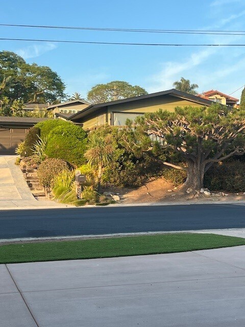 3332 Donna Dr in Carlsbad, CA - Building Photo
