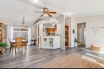 2010 W San Marcos Blvd in San Marcos, CA - Building Photo - Building Photo