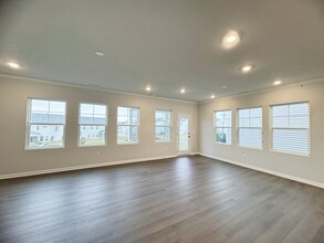 340 Glacier Lk Dr in Raleigh, NC - Building Photo - Building Photo